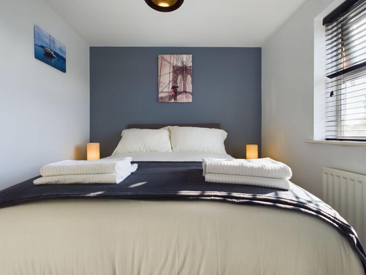 247 Serviced Accommodation In Stafford- 3Br Townhouse Zewnętrze zdjęcie