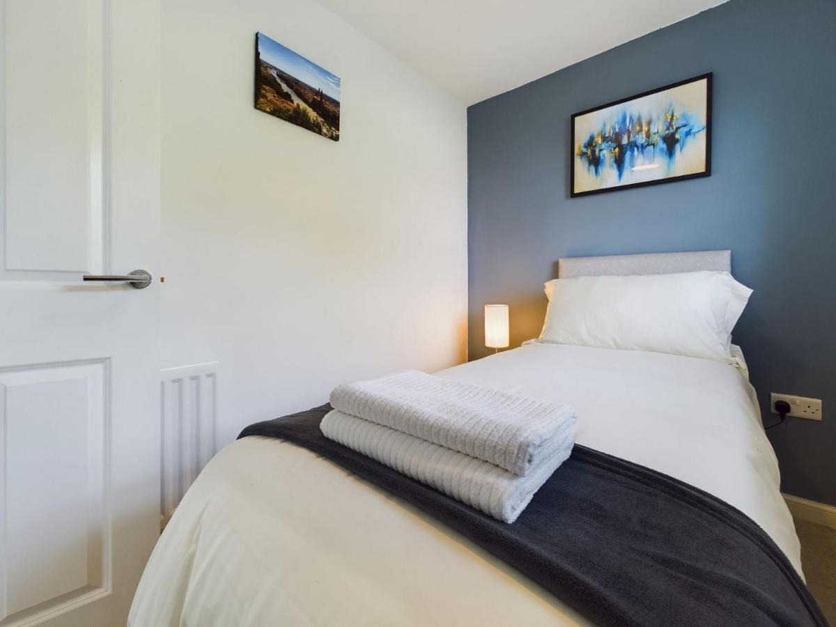 247 Serviced Accommodation In Stafford- 3Br Townhouse Zewnętrze zdjęcie