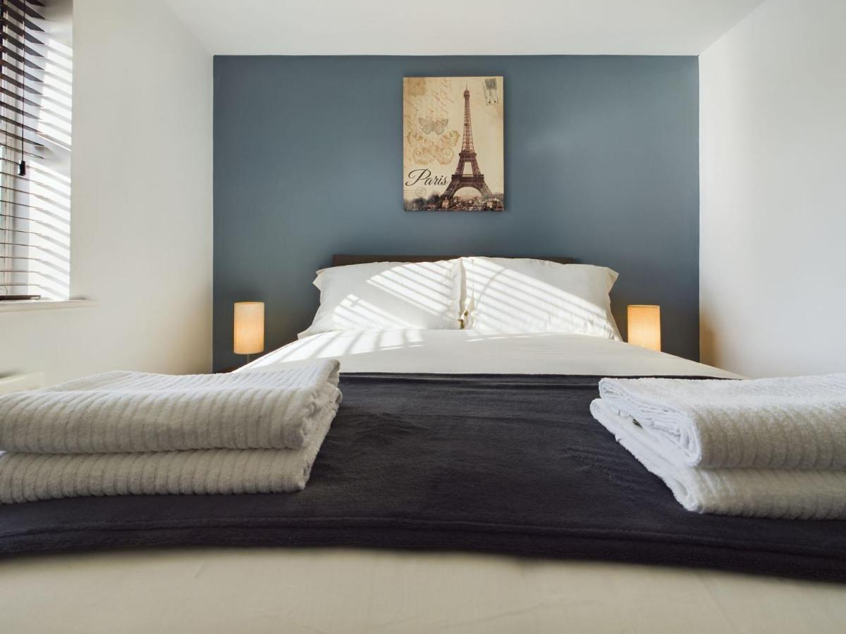 247 Serviced Accommodation In Stafford- 3Br Townhouse Zewnętrze zdjęcie